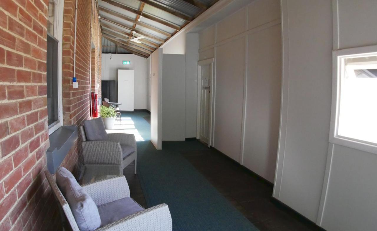 Хостел Geraldton Backpackers Экстерьер фото