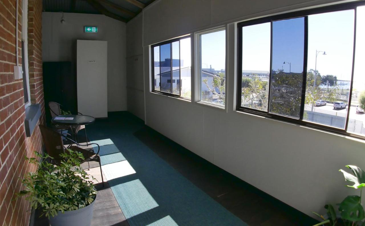 Хостел Geraldton Backpackers Экстерьер фото